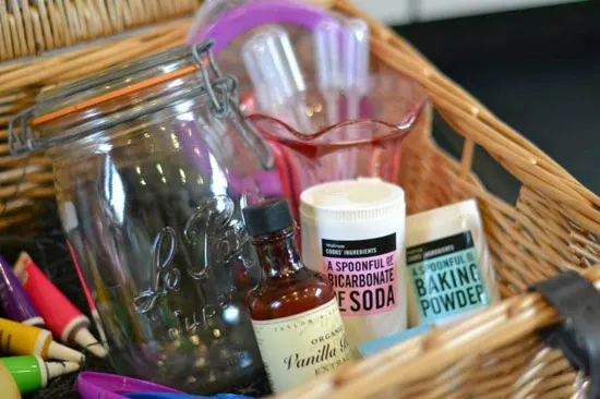 Is your child interested in science experiments? You have to take a look at these DIY science kits for kids. Best 11 homemade science kits to keep the kids busy. Fun activity for preschoolers, kindergartners and elementary school kids. | at Non Toy Gifts