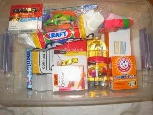 Is your child interested in science experiments? You have to take a look at these DIY science kits for kids. Best 11 homemade science kits to keep the kids busy. Fun activity for preschoolers, kindergartners and elementary school kids. | at Non Toy Gifts