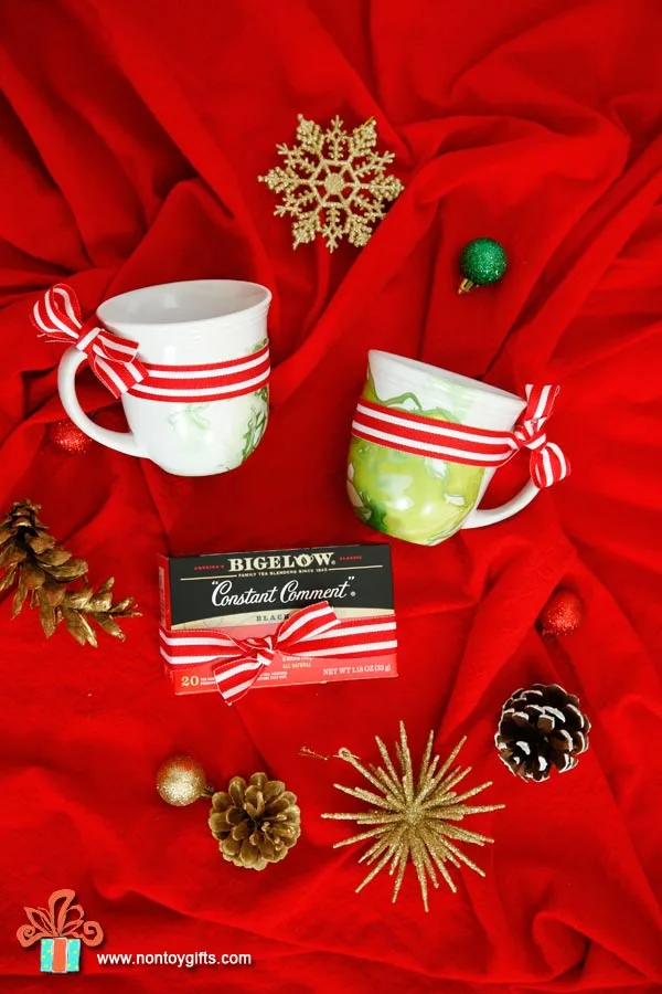 An easy DIY holiday gift for teachers that takes less than five minutes to put together. - at Non Toy Gifts