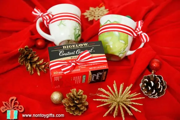 An easy DIY holiday gift for teachers that takes less than five minutes to put together. - at Non Toy Gifts