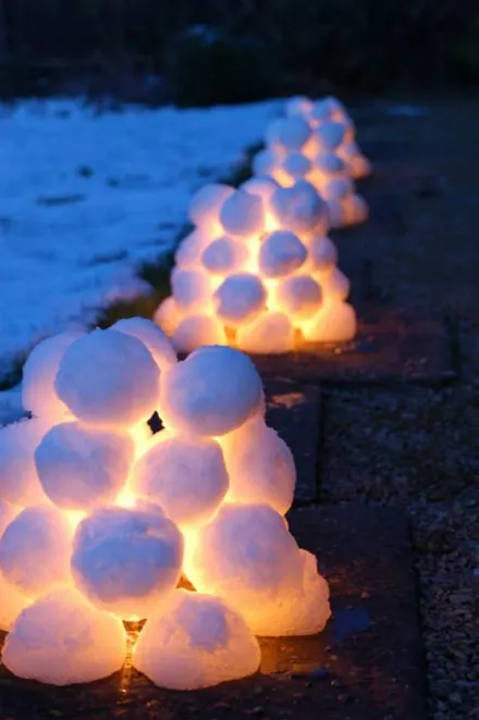 Make snow lanterns - one of the 20 outdoor snow activities for kids. Be prepared for that snowy day when school is off and kids want to go outside and play. This list of snow and ice activities for kids of all ages is just what you need for any winter day. | at Non Toy Gifts