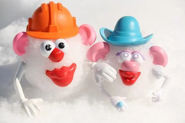 Make potato head snowmen - one of the 20 outdoor snow activities for kids. Be prepared for that snowy day when school is off and kids want to go outside and play. This list of snow and ice activities for kids of all ages is just what you need for any winter day. | at Non Toy Gifts