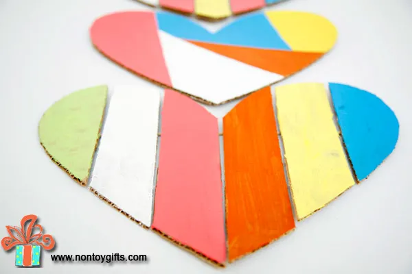 Kid Made Valentin Hearts made from cardboard. This isn't only a fun craft for toddlers and preschoolers but the outcome can be used as a Valentine decoration. Colorful cardboard craft for kids.