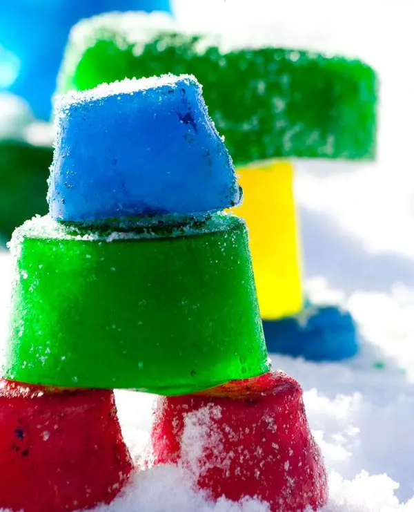 Make a colorful ice scultpure - one of the 20 outdoor snow activities for kids. Be prepared for that snowy day when school is off and kids want to go outside and play. This list of snow and ice activities for kids of all ages is just what you need for any winter day. | at Non Toy Gifts