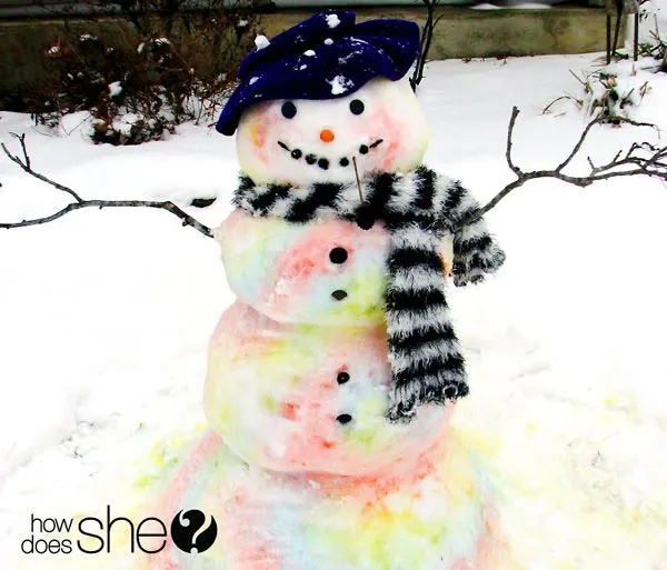 Paint a snowman - one of the 20 outdoor snow activities for kids. Be prepared for that snowy day when school is off and kids want to go outside and play. This list of snow and ice activities for kids of all ages is just what you need for any winter day. | at Non Toy Gifts
