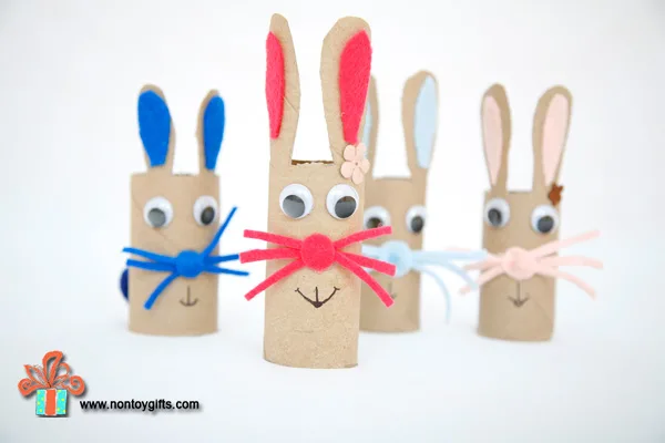 Easter bunny craft for kids. Simple craft from toilet paper / towel paper roll. | at Non Toy Gifts
