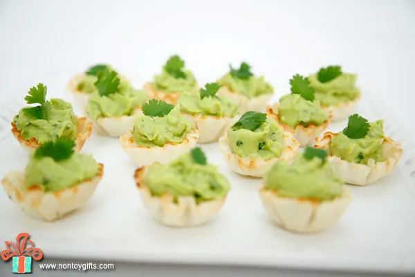 St Patrick's Day Party - simple and healthy food ideas that kids can help with and inexpensive and DIY decorations. | at Non Toy Gifts