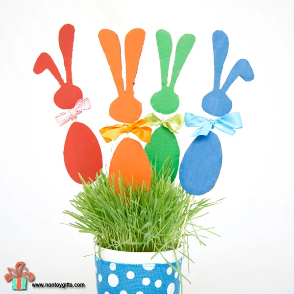 Cardboard bunny craft for kids. Make bunnies on a stick for your kids to play with or use them as Easter decoration. It's an easy Easter craft that makes use of a cardboard box. | at Non Toy Gifts