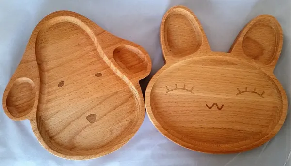 Alternatives to plastic plates for kids. Non-toxic, fun and colorful plates for kids for a healthy dinner. Ceramic, natural wood, silicone, glass and stainless steel are great eco-friendly materials. | at Non Toy Gifts