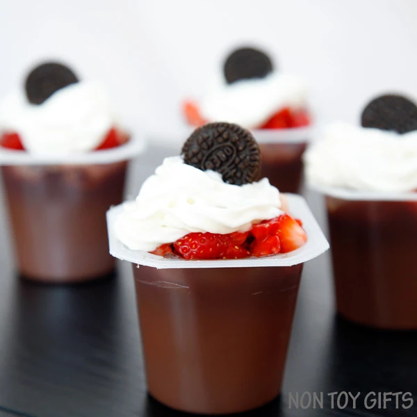 Chocolate and strawberry treat - a great snack on the go that you can make in no time. Perfect for busy moms.