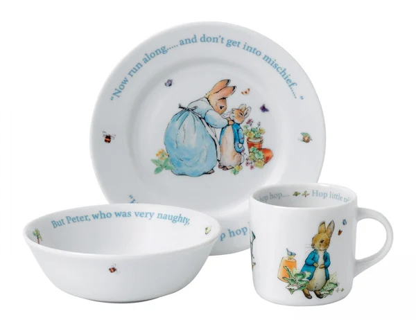 10 Non-Toxic Plates for kids: alternatives to plastic plates. Non-toxic, fun and colorful plates for kids for a healthy dinner. Ceramic, natural wood, silicone, glass and stainless steel are great eco-friendly materials. | at Non Toy Gifts