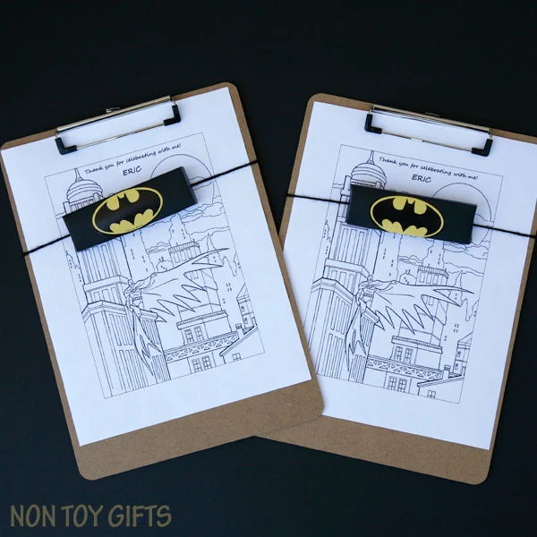 DIY Batman party favors to make for a superhero birthday party for kids. These coloring page, crayons and clipboard favors are easy and cheap and can be adapted for any superhero: Spiderman, Captain America, Superman, etc. | at Non Toy Gifts