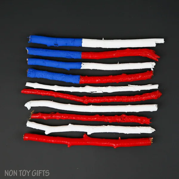 An easy flag craft for kids that uses sticks and twigs. Perfect for 4th of July, Memorial Day or Flag Day. | at Non Toy Gifts