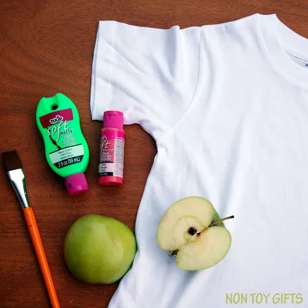 apple printed t-shirt - easy fall craft for kids
