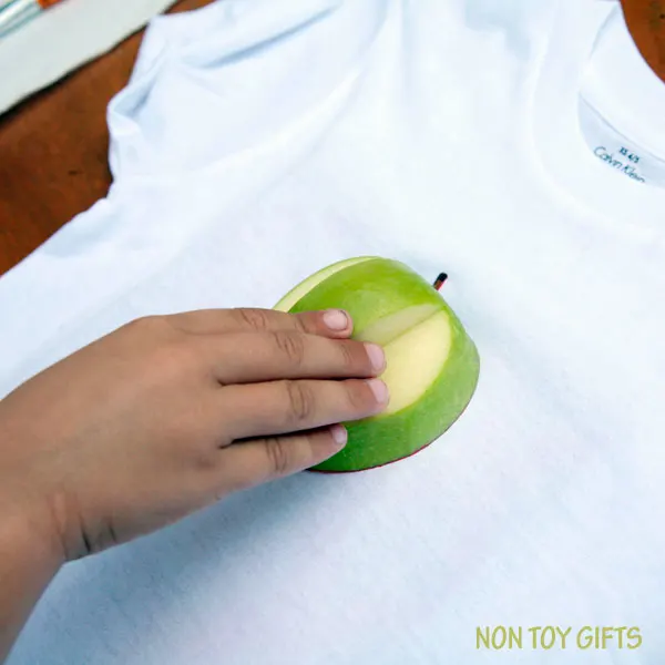 apple printed t-shirt - easy fall craft for kids