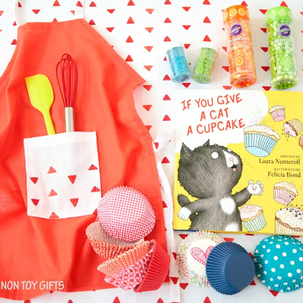 A DIY cupcake kit is a great gift to make for kids for their birthday or Christmas. | at Non Toy GIfts