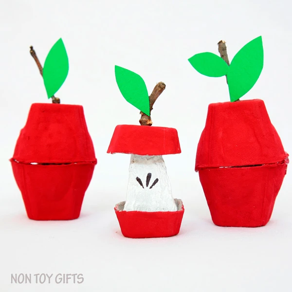 Egg carton apple craft. Simple fall craft to try with kids. A nice craft that uses recyclable items | at Non Toy Gifts