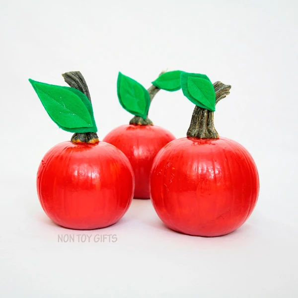 Easy apple pumpkin craft for kids. Perfect for toddlers or older kids. Paint small pumpkins red and glue a few green leaves. | at Non Toy Gifts