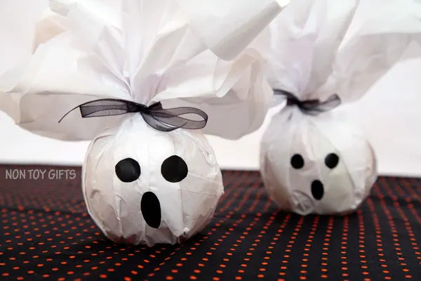 Healthy ghost treats to make for kids for Halloween - apple or orange treats