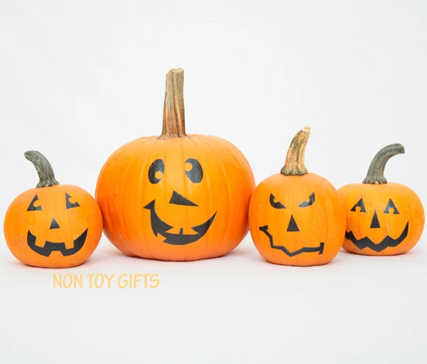 Faux Jack O Lanterns - No-Carve pumpkin decorating idea. A great way for toddlers and preschoolers to practice their scissors cutting skills. No mess Halloween decorating project for kids. | at Non-Toy Gifts