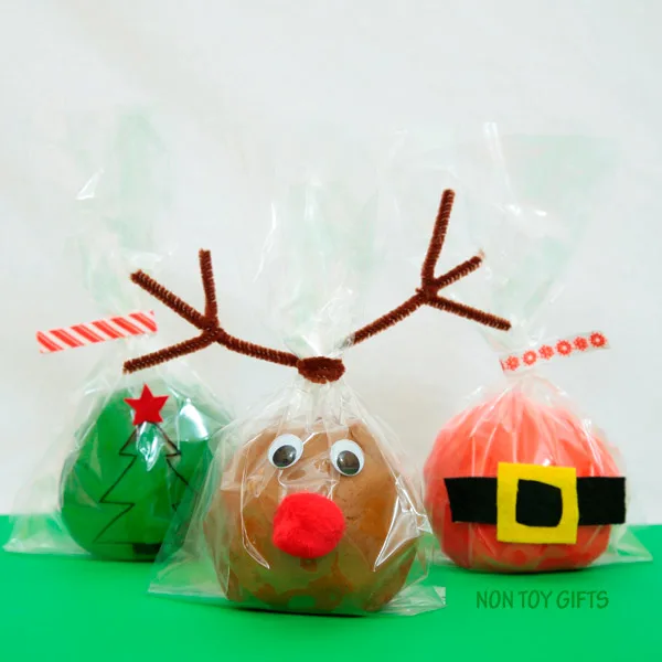 Christmas play dough. Homemade play dough that looks like Santa, Christmas tree and reindeer. Great winter activity for kids or DIY stocking stuffer. Easy craft. | at Non Toy Gifts