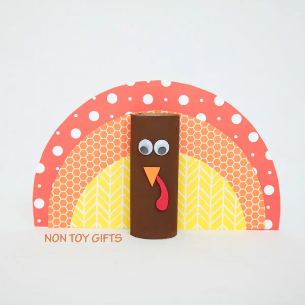 A simple paper roll turkey craft for kids to try this Thanksgiving. This craft is for kids as young as toddlers and preschoolers. | at Non Toy Gifts