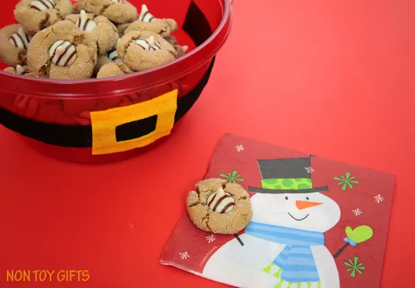Santa and elf treat gifts to make this Christmas.