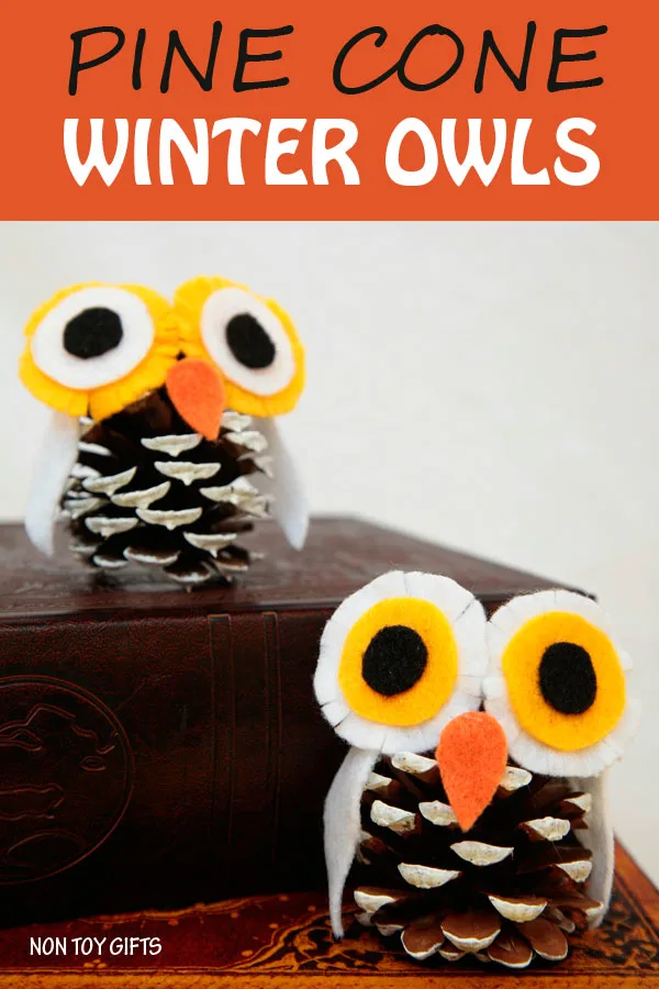 A fun pine cone winter owl craft for kids to practice their fine motor and scissors cutting skills. Winter craft for preschoolers and kindergartners. | at Non-Toy Gifts