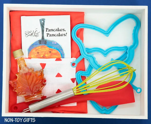 A DIY cupcake kit for kids that little bakers will love. A homemade gift to put together for your child's birthday, Christmas or just because. | at Non-Toy Gifts