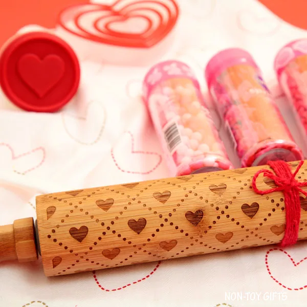 A DIY Valentine baking kit for kids to put together for a fun and sweet experience with your little ones on Valentine's Day. Valentine activity for preschoolers and kindergartners. | at Non-Toy Gifts