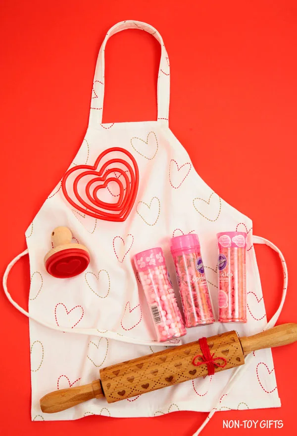 A DIY Valentine baking kit for kids to put together for a fun and sweet experience with your little ones on Valentine's Day. Valentine activity for preschoolers and kindergartners. | at Non-Toy Gifts