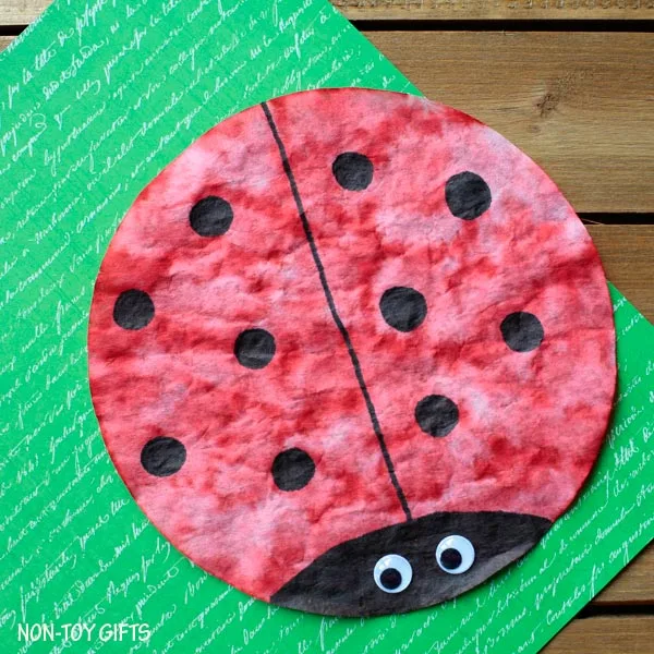 Coffee filter ladybug. Simple spring craft for toddlers, preschoolers and older kids. Insect study activity. | at Non-Toy Gifts
