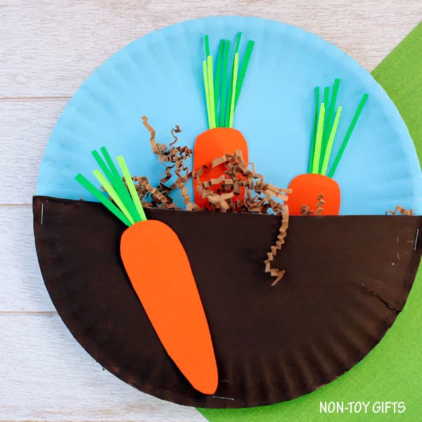 Carrots in the garden craft for kids. Easy paper plate spring craft for toddlers and preschoolers. | at Non-Toy Gifts