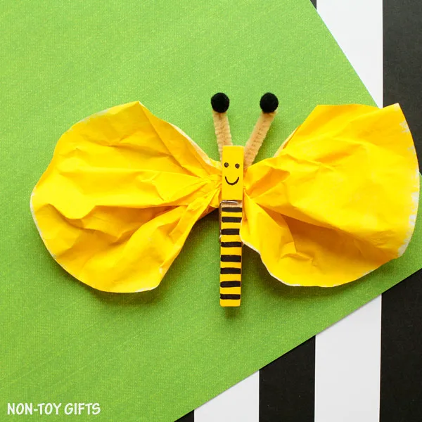 Clothespin bee craft for kids