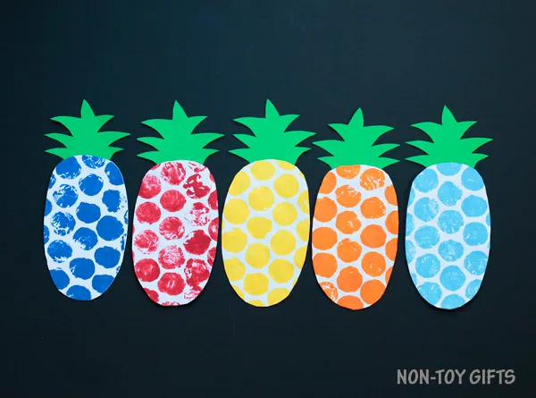Bubble wrap pineapple craft for kids