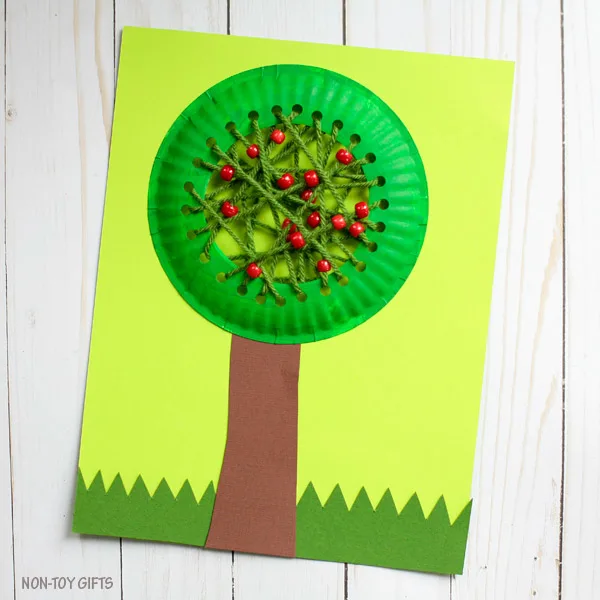 Paper plate apple tree