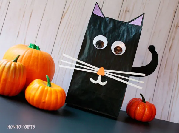 Black cat craft for Halloween