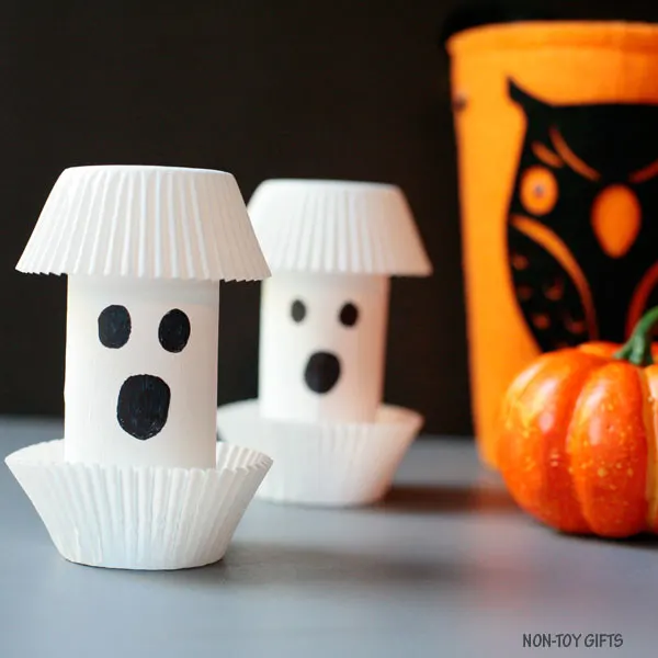 Paper roll ghost Halloween craft