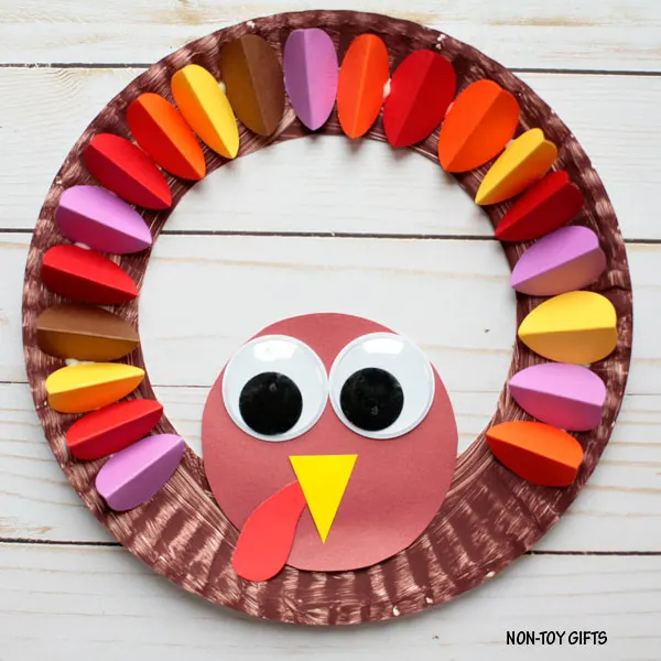 Paper plate turkey wreath Thanksgiving craft