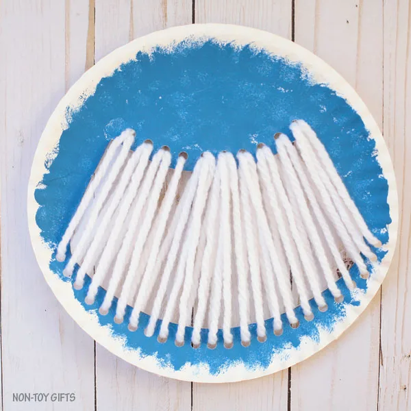 Paper plate Santa beard craft for kindergarten