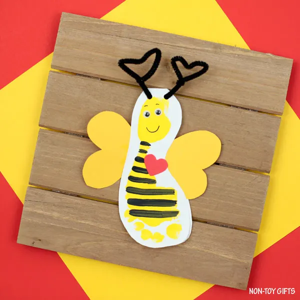 Footprint bee Valentine's Day card