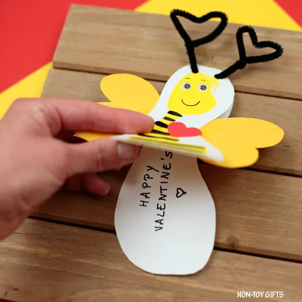 Footprint bee Valentine card message