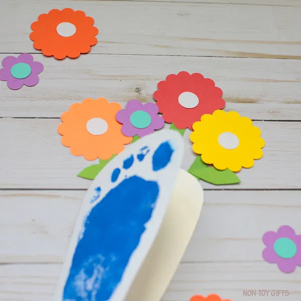 Footprint flower card for mom