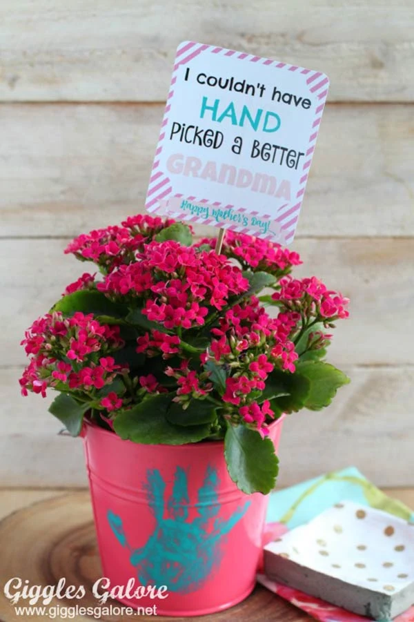 DIY handprint flower pot gift for grandma from kids