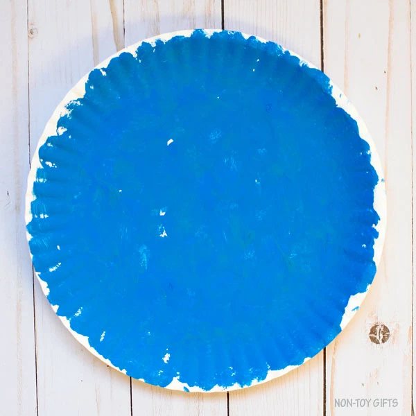 Blue paper plate