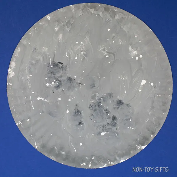 Paper plate moon