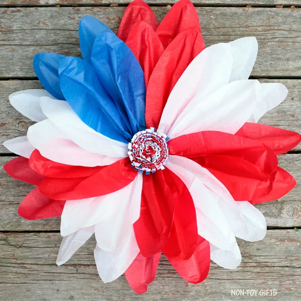 Tissue paper patriotic flower wreath decor