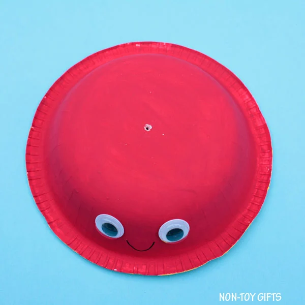 Paper bowl with hole