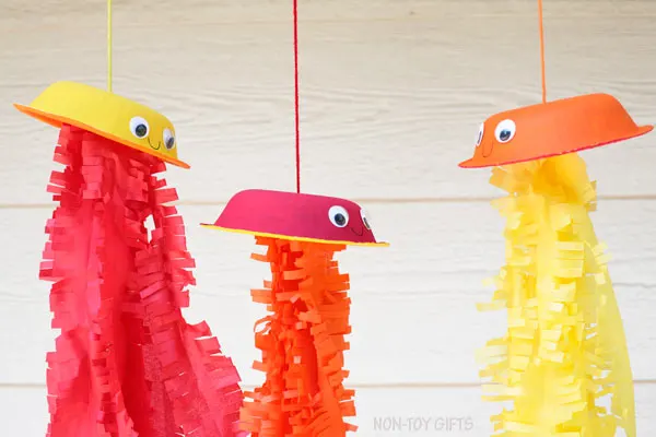 Under the sea craft for kids: jellyfish