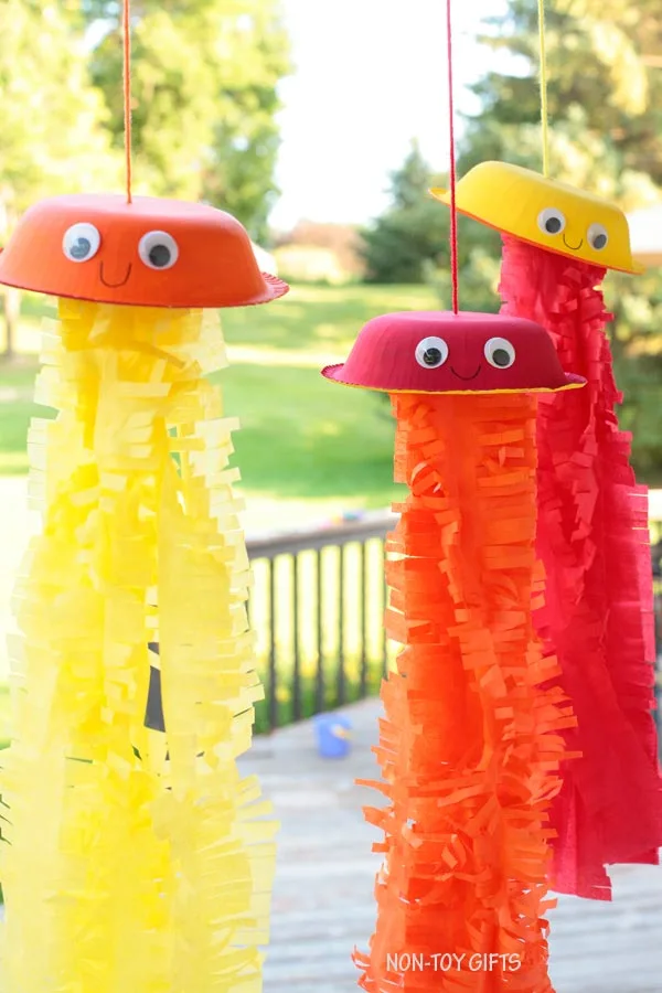 Tissue paper and paper bowl jellyfish craft for kids